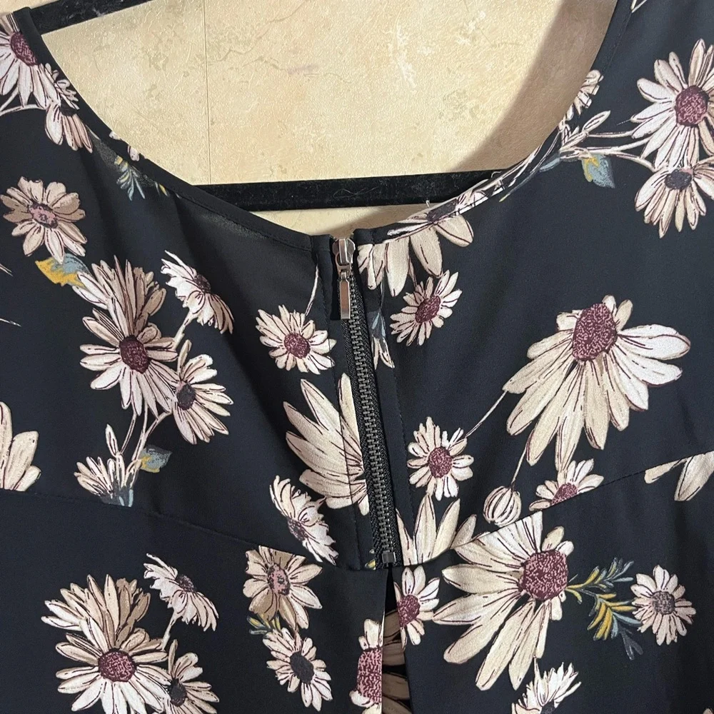 Maurice’s Floral Black Women's Blouse - Picture 4 of 4